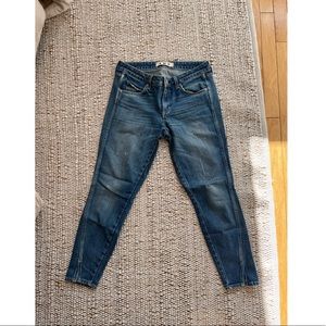 Medium wash 5 pocket skinny jeans